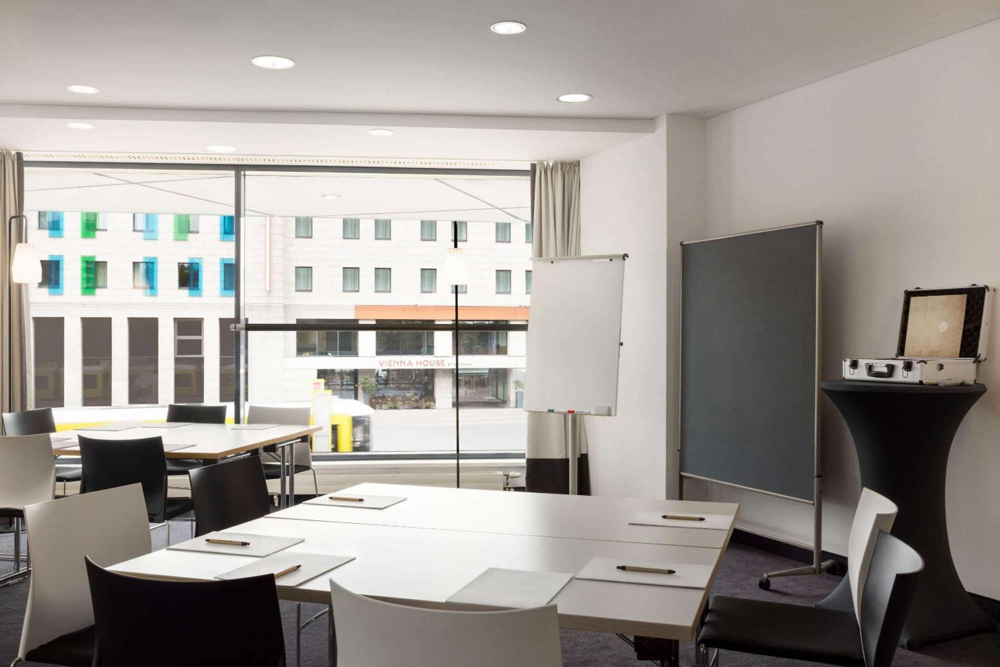 Vienna House Easy By Wyndham Berlin Prenzlauer Berg Hotel Bagian luar foto